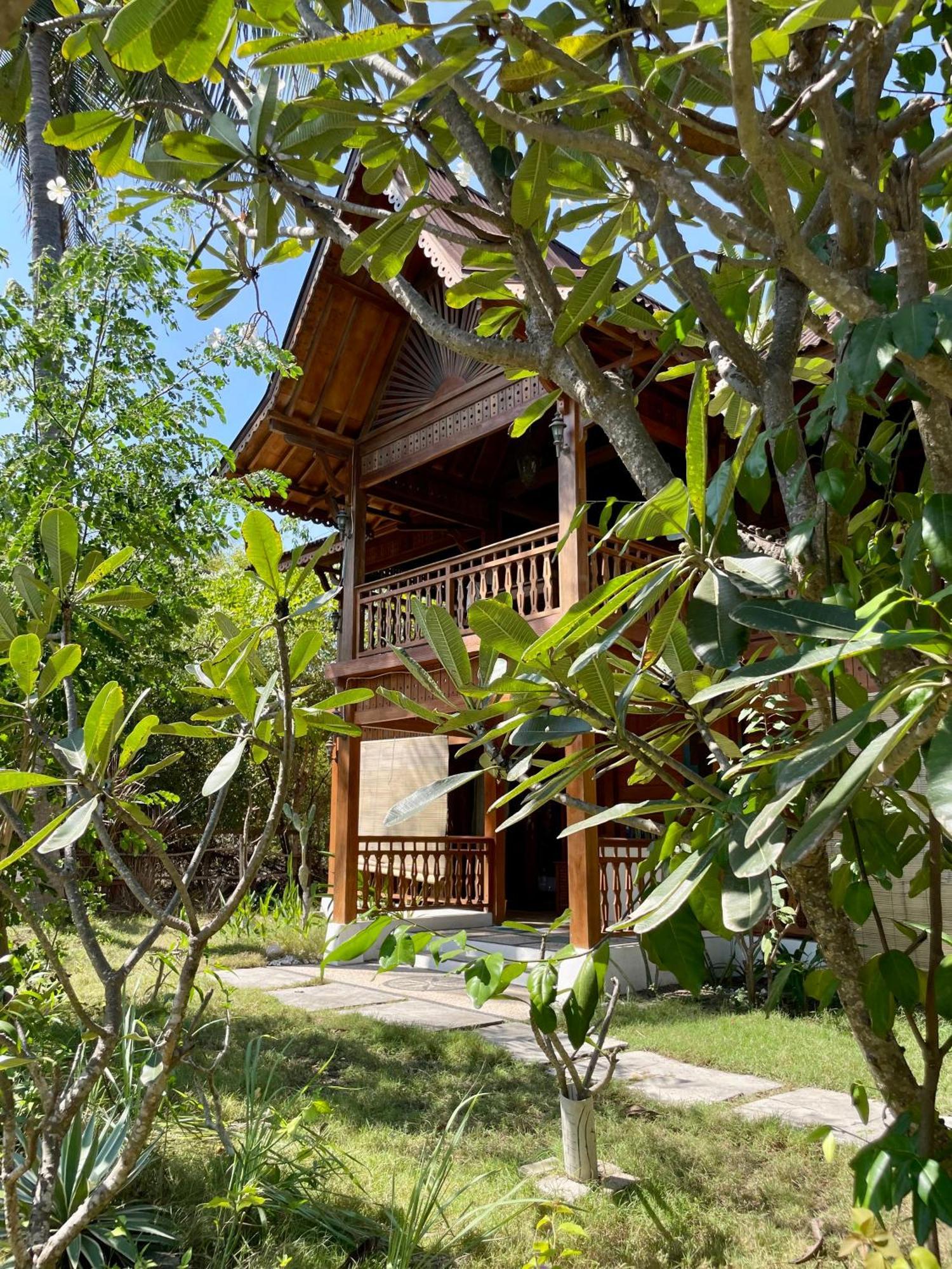 The Exile Sunsetpoint Hotel กีลีตราวางัน ภายนอก รูปภาพ