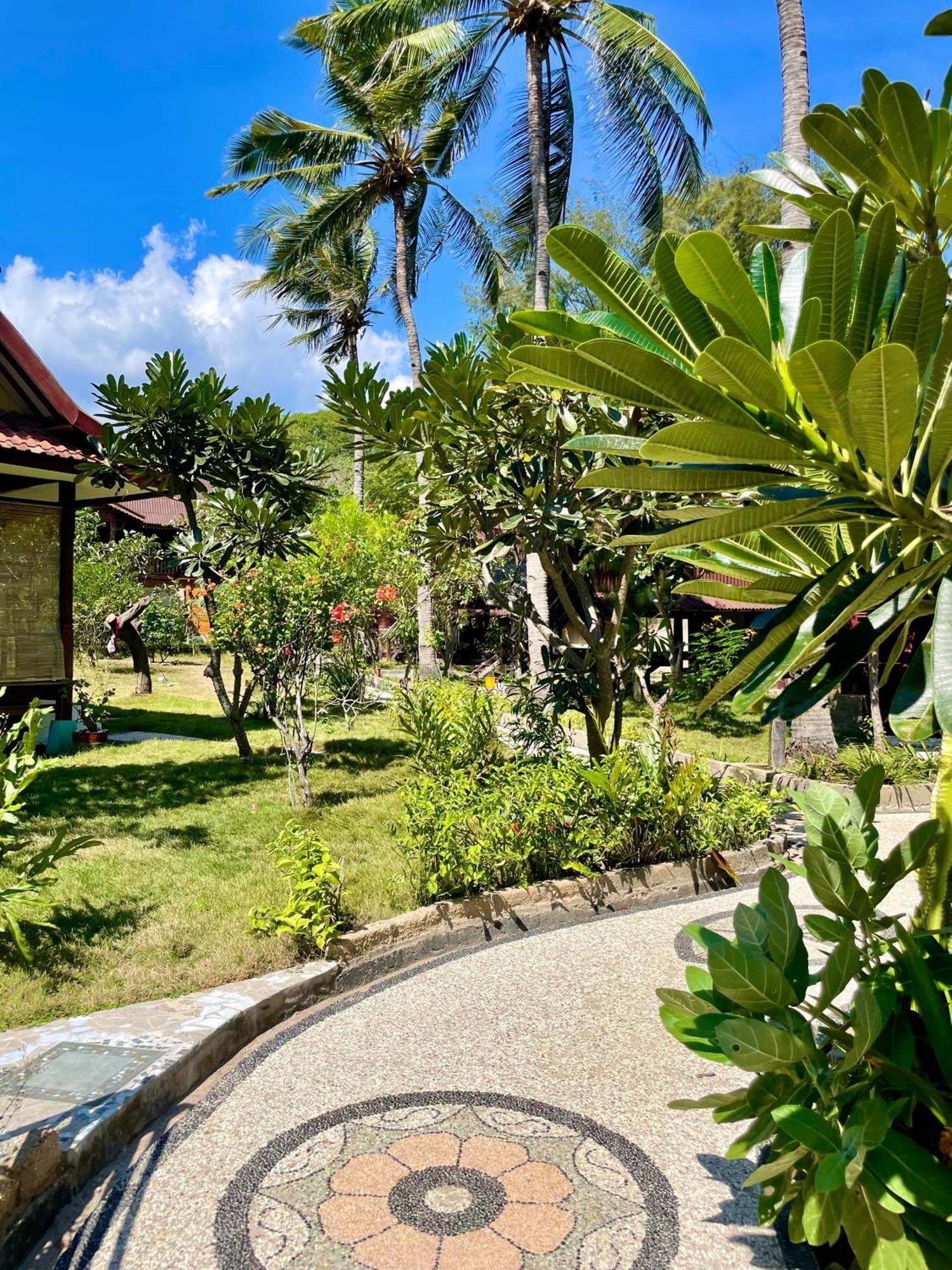 The Exile Sunsetpoint Hotel กีลีตราวางัน ภายนอก รูปภาพ