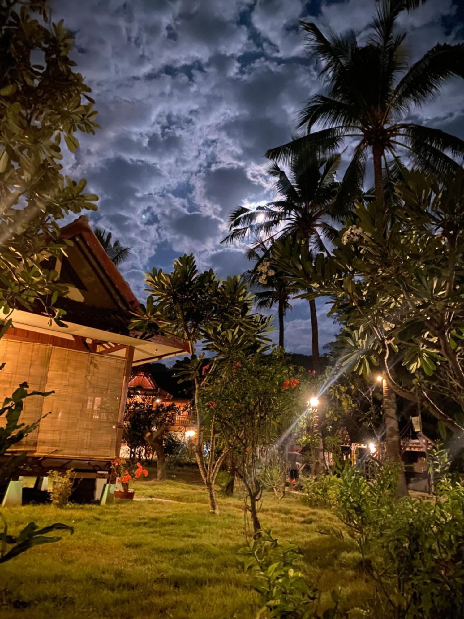 The Exile Sunsetpoint Hotel กีลีตราวางัน ภายนอก รูปภาพ